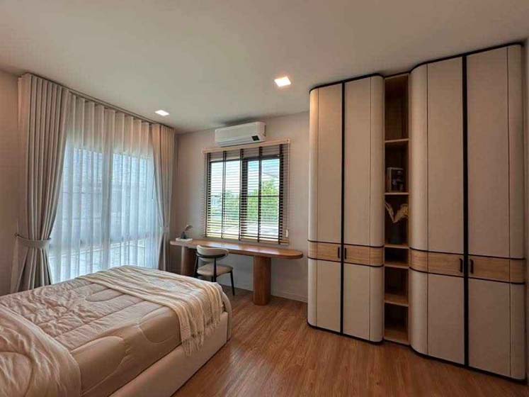 House with Shared Pool in Bangnatrad 